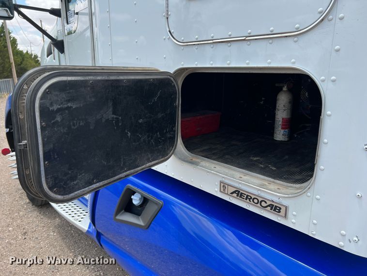 image for item DS8280 2012 Kenworth T660  semi truck