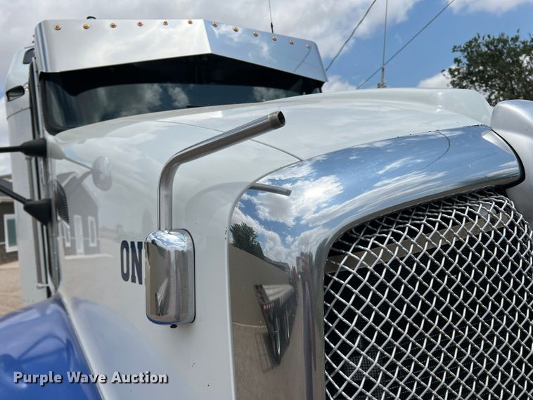 image for item DS8280 2012 Kenworth T660  semi truck