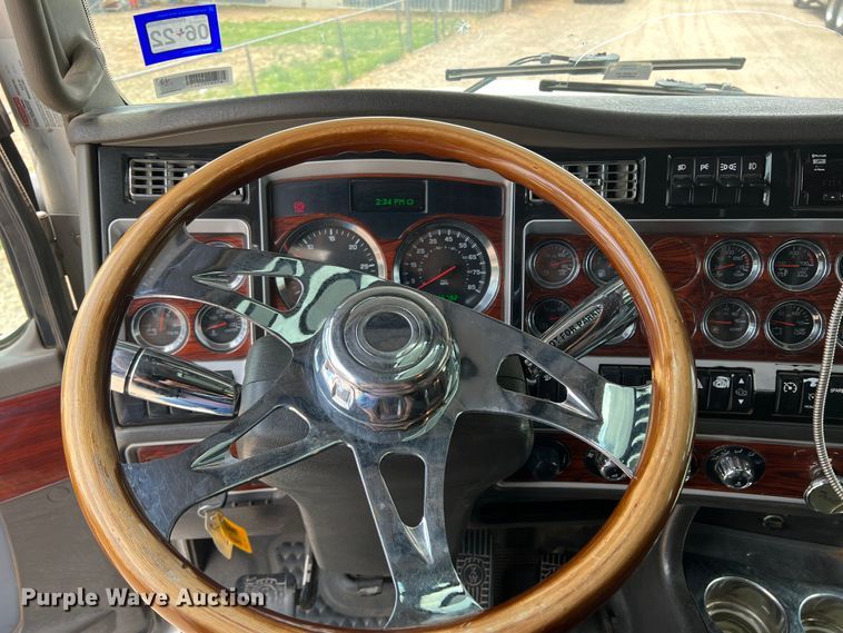 image for item DS8280 2012 Kenworth T660  semi truck