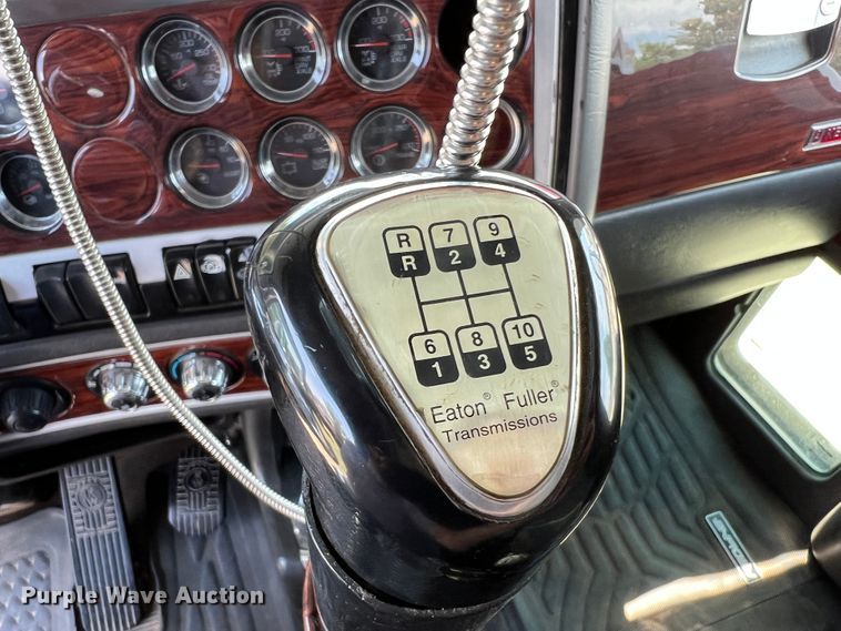 image for item DS8280 2012 Kenworth T660  semi truck