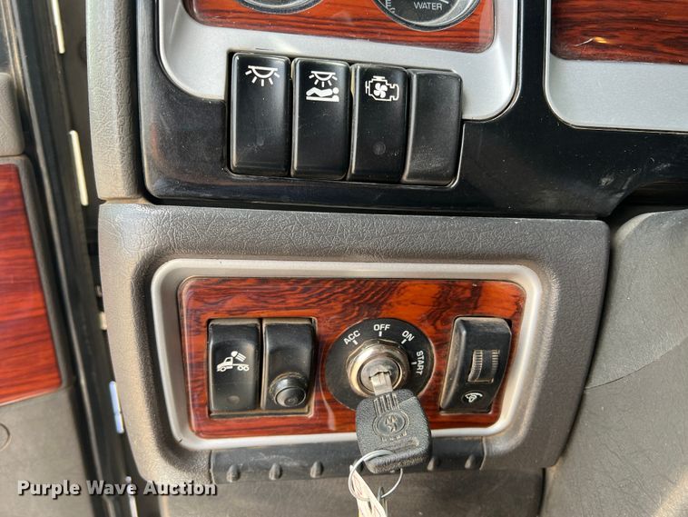 image for item DS8280 2012 Kenworth T660  semi truck