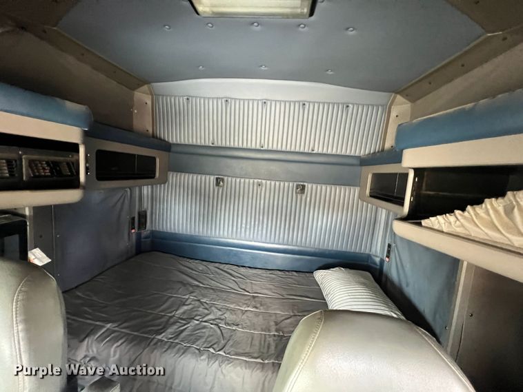 image for item DS8280 2012 Kenworth T660  semi truck