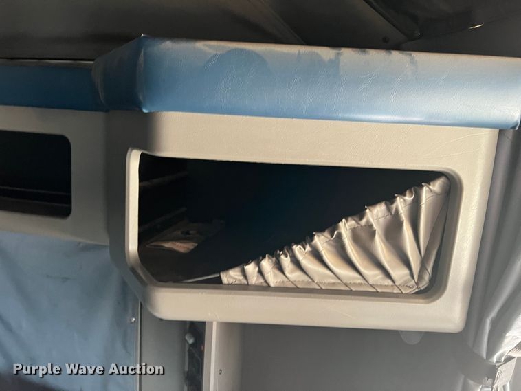 image for item DS8280 2012 Kenworth T660  semi truck