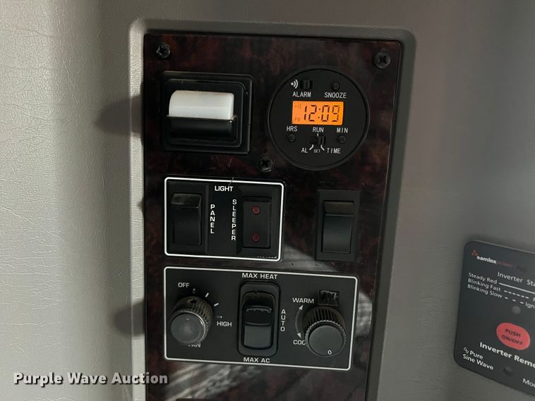 image for item DS8280 2012 Kenworth T660  semi truck