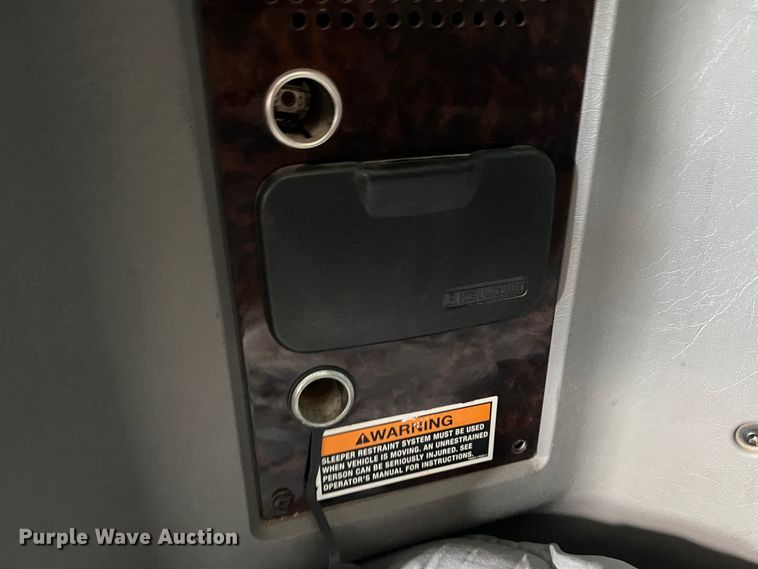 image for item DS8280 2012 Kenworth T660  semi truck