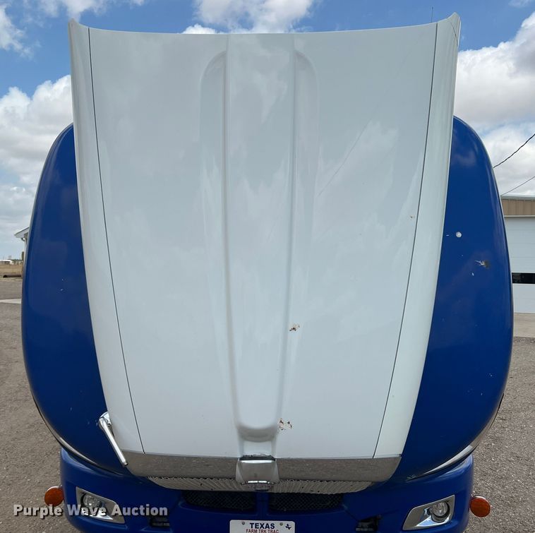 image for item DS8280 2012 Kenworth T660  semi truck