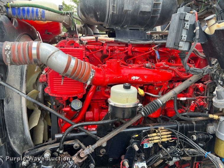 image for item DS8280 2012 Kenworth T660  semi truck