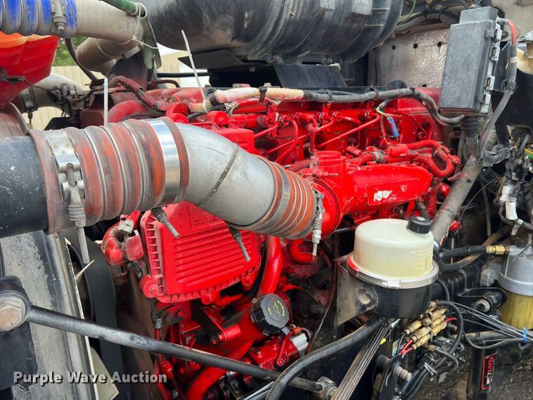 image for item DS8280 2012 Kenworth T660  semi truck