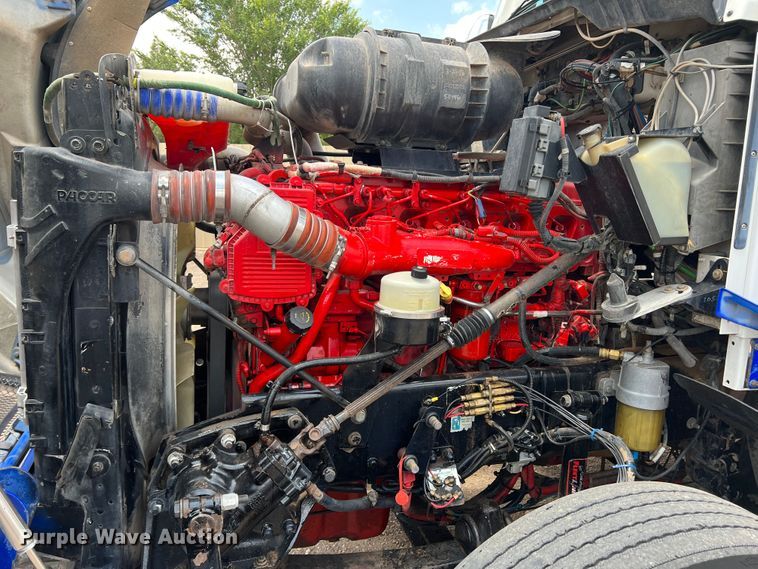 image for item DS8280 2012 Kenworth T660  semi truck