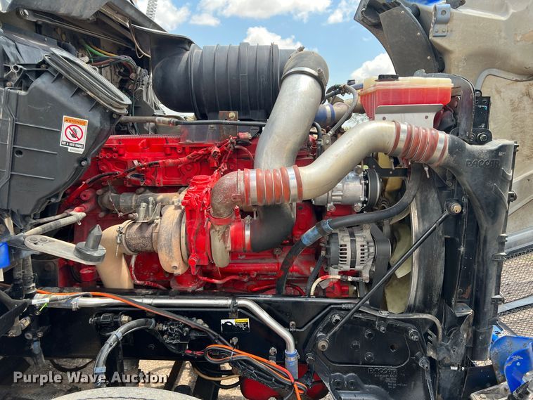 image for item DS8280 2012 Kenworth T660  semi truck