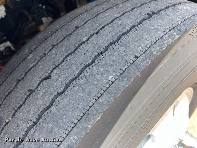 image for item DS8280 2012 Kenworth T660  semi truck