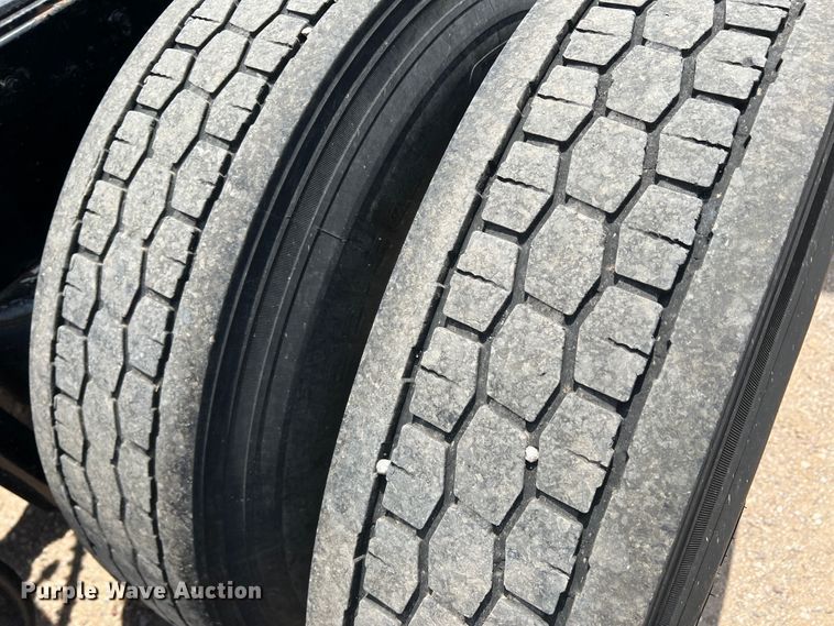 image for item DS8280 2012 Kenworth T660  semi truck