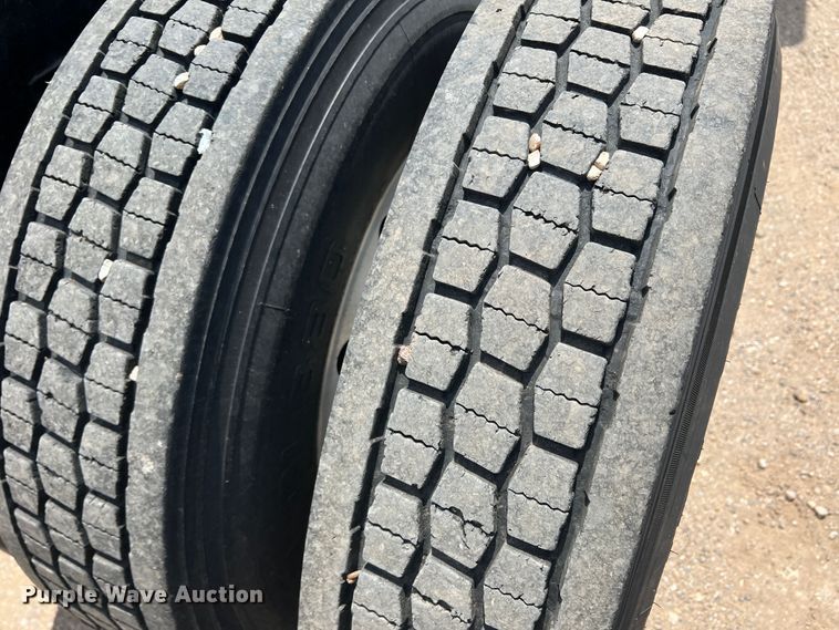 image for item DS8280 2012 Kenworth T660  semi truck