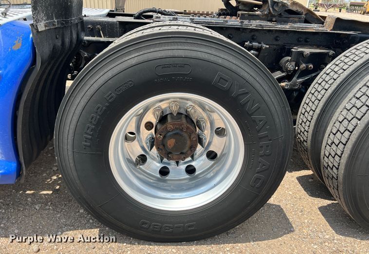 image for item DS8280 2012 Kenworth T660  semi truck