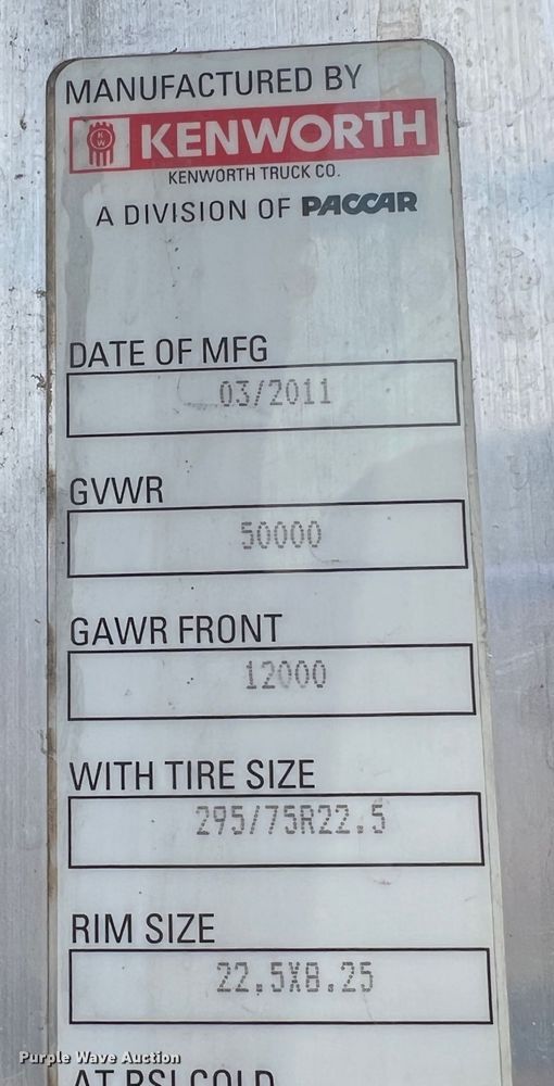 image for item DS8280 2012 Kenworth T660  semi truck