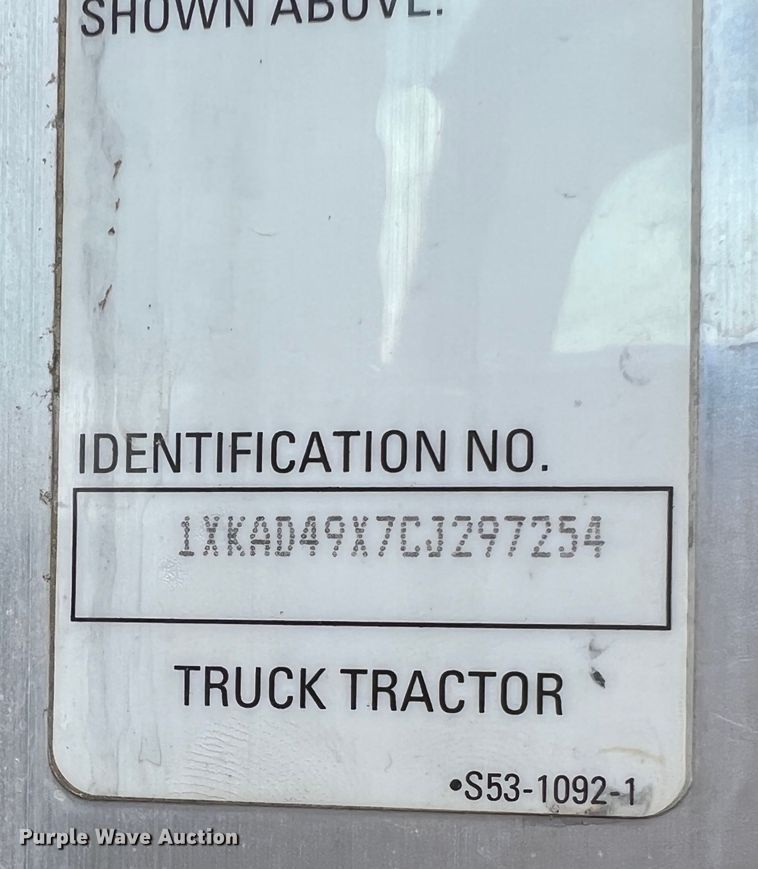 image for item DS8280 2012 Kenworth T660  semi truck