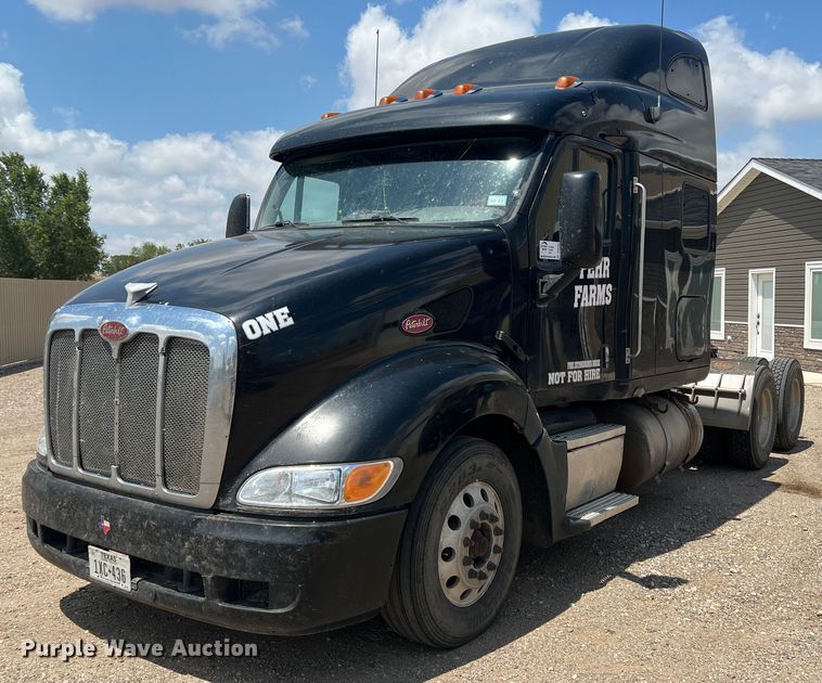image for item DS8284 2007 Peterbilt 387  semi truck