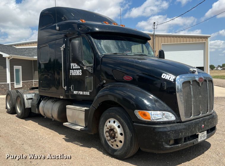 image for item DS8284 2007 Peterbilt 387  semi truck