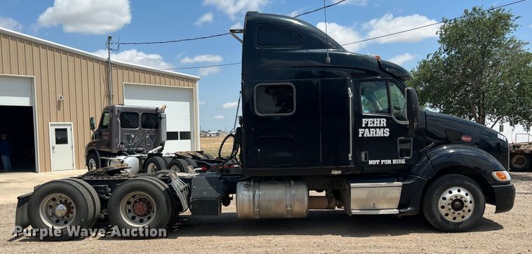 image for item DS8284 2007 Peterbilt 387  semi truck