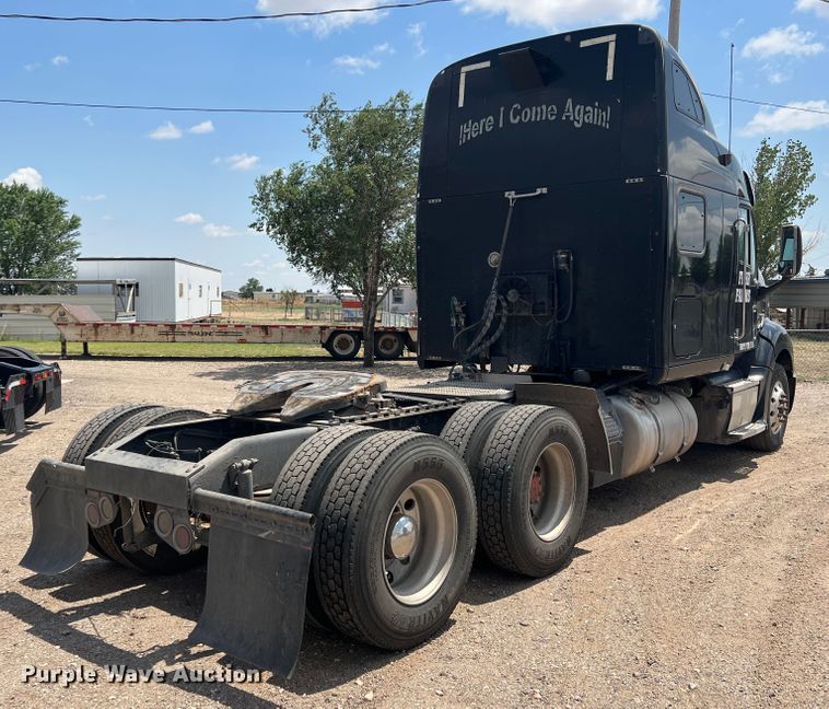 image for item DS8284 2007 Peterbilt 387  semi truck