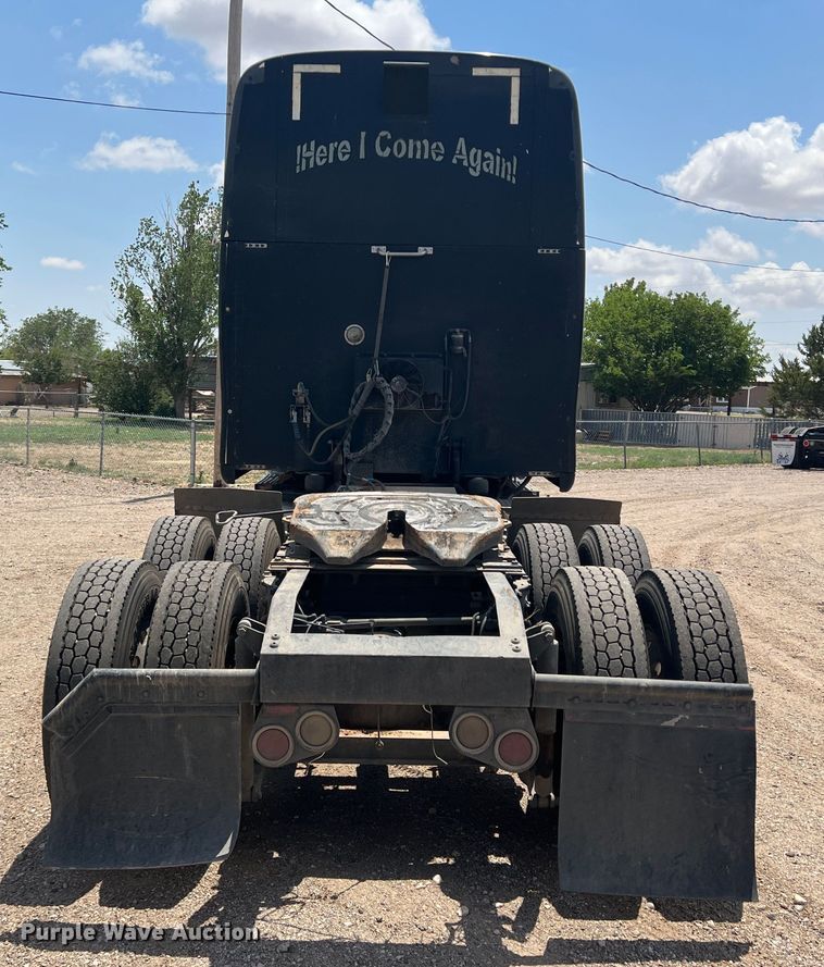 image for item DS8284 2007 Peterbilt 387  semi truck