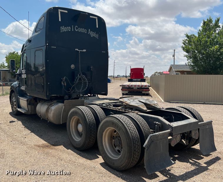 image for item DS8284 2007 Peterbilt 387  semi truck