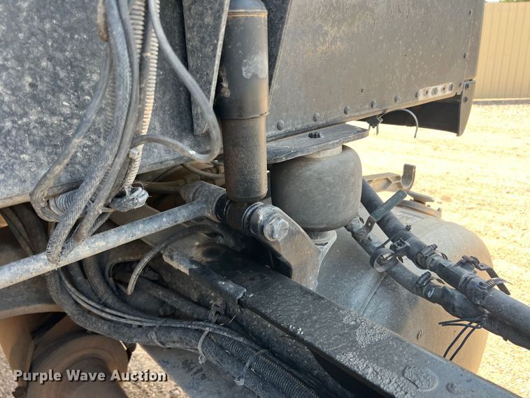 image for item DS8284 2007 Peterbilt 387  semi truck