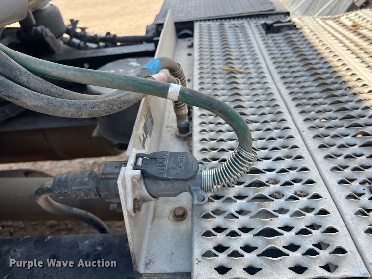 image for item DS8284 2007 Peterbilt 387  semi truck