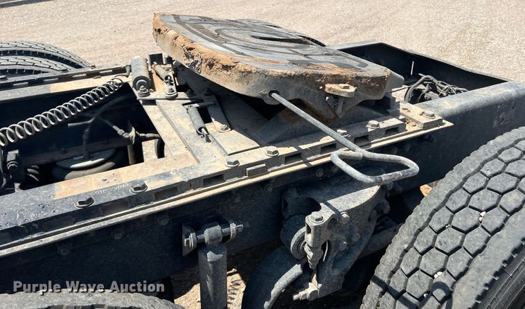 image for item DS8284 2007 Peterbilt 387  semi truck