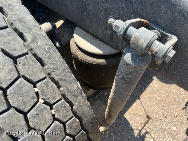 image for item DS8284 2007 Peterbilt 387  semi truck