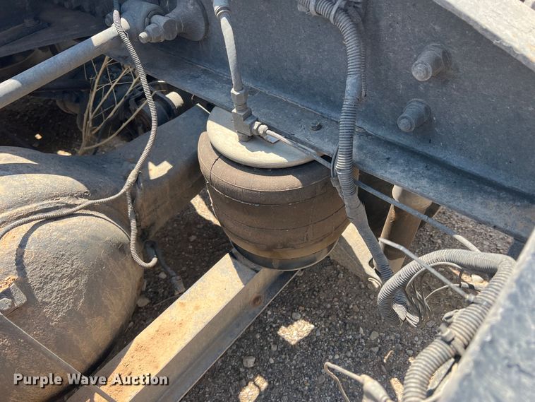 image for item DS8284 2007 Peterbilt 387  semi truck