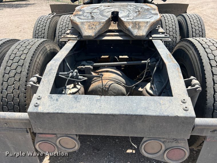 image for item DS8284 2007 Peterbilt 387  semi truck