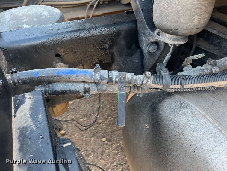 image for item DS8284 2007 Peterbilt 387  semi truck