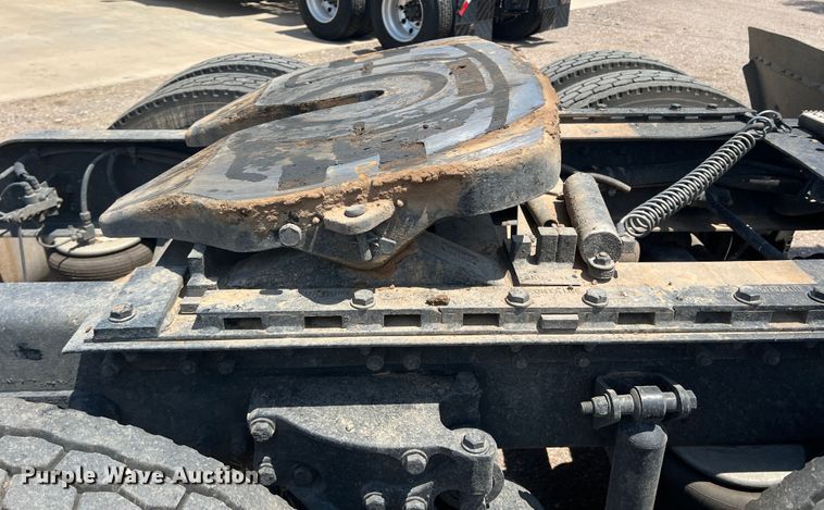 image for item DS8284 2007 Peterbilt 387  semi truck