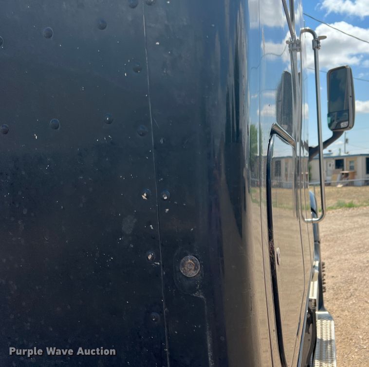 image for item DS8284 2007 Peterbilt 387  semi truck