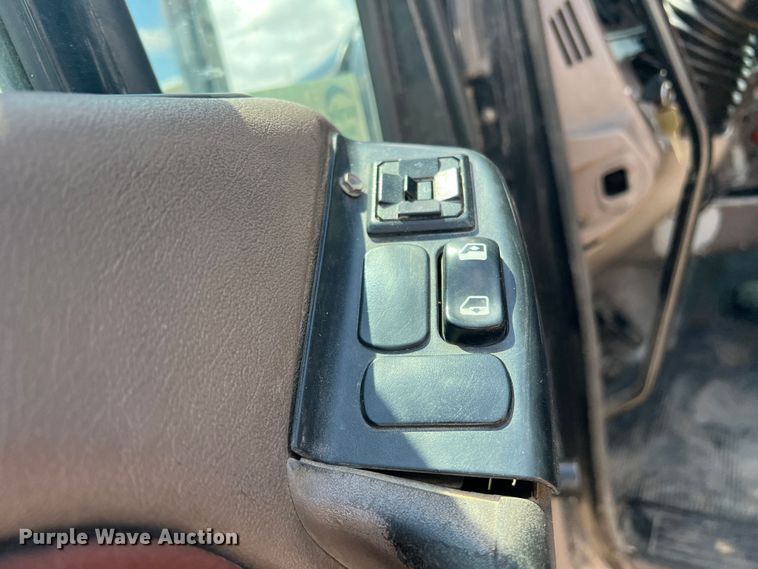 image for item DS8284 2007 Peterbilt 387  semi truck