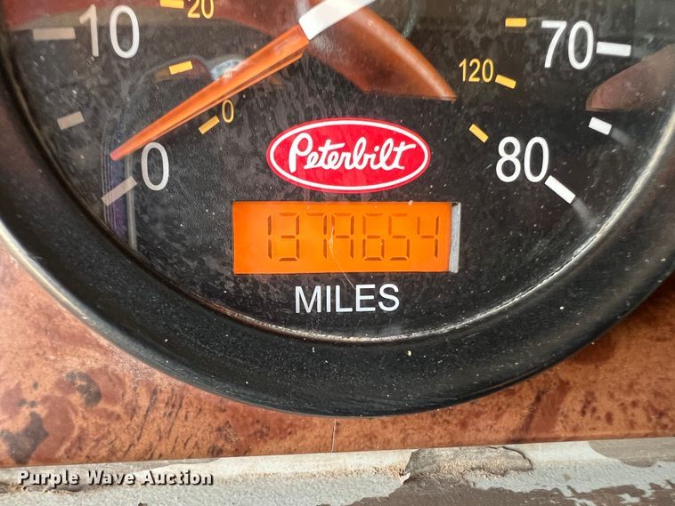 image for item DS8284 2007 Peterbilt 387  semi truck