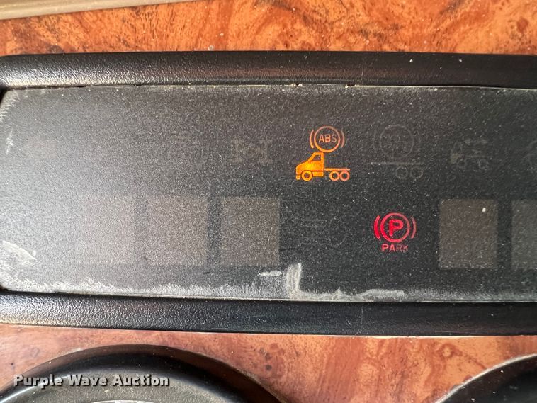 image for item DS8284 2007 Peterbilt 387  semi truck