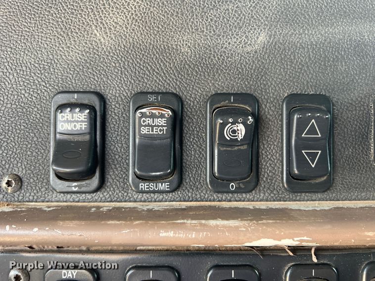 image for item DS8284 2007 Peterbilt 387  semi truck