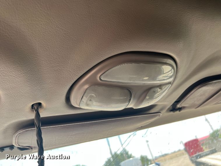 image for item DS8284 2007 Peterbilt 387  semi truck