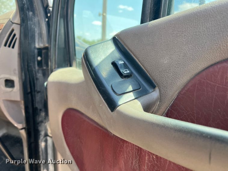 image for item DS8284 2007 Peterbilt 387  semi truck