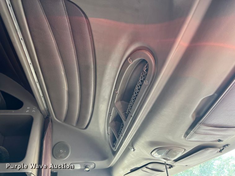 image for item DS8284 2007 Peterbilt 387  semi truck