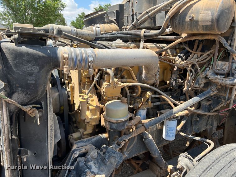 image for item DS8284 2007 Peterbilt 387  semi truck