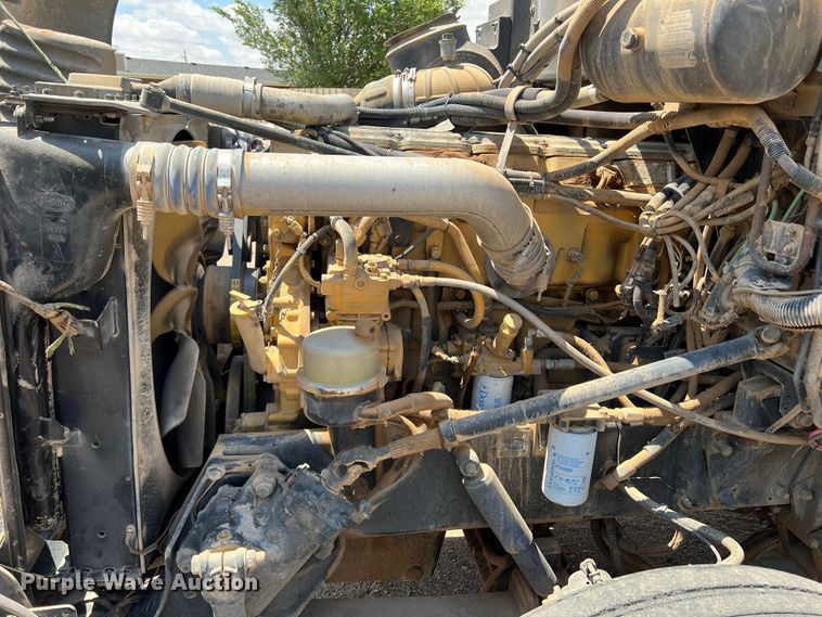 image for item DS8284 2007 Peterbilt 387  semi truck