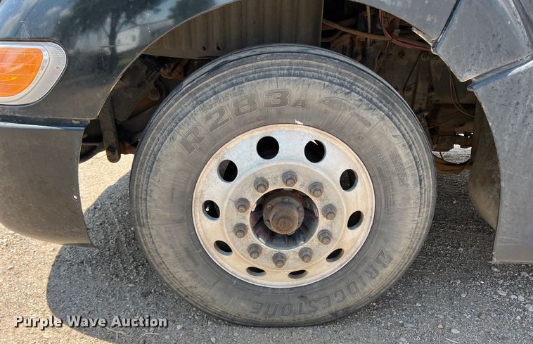 image for item DS8284 2007 Peterbilt 387  semi truck