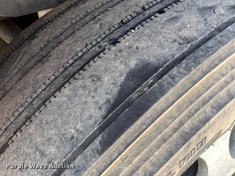 image for item DS8284 2007 Peterbilt 387  semi truck