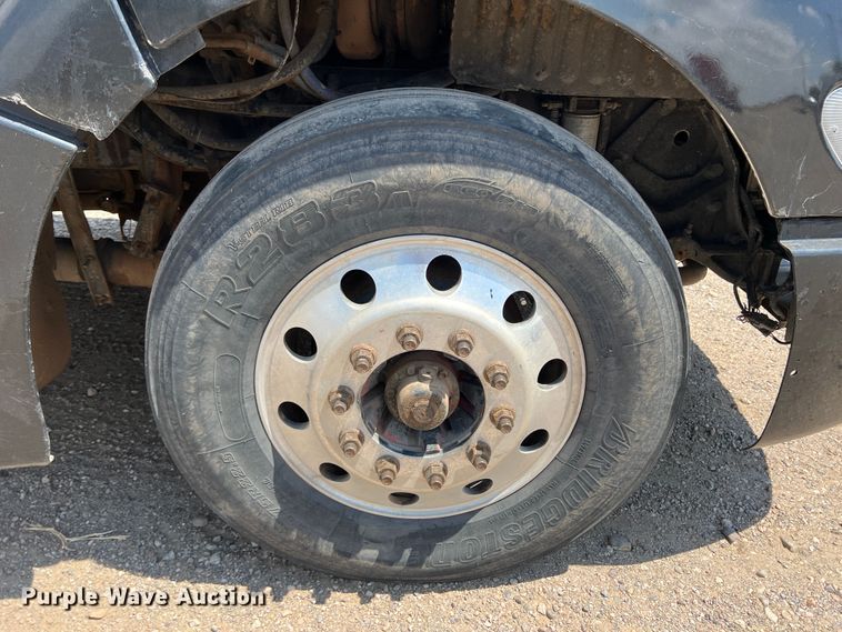 image for item DS8284 2007 Peterbilt 387  semi truck