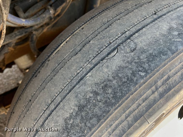 image for item DS8284 2007 Peterbilt 387  semi truck