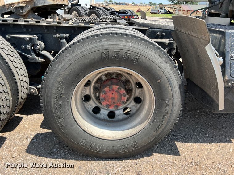 image for item DS8284 2007 Peterbilt 387  semi truck