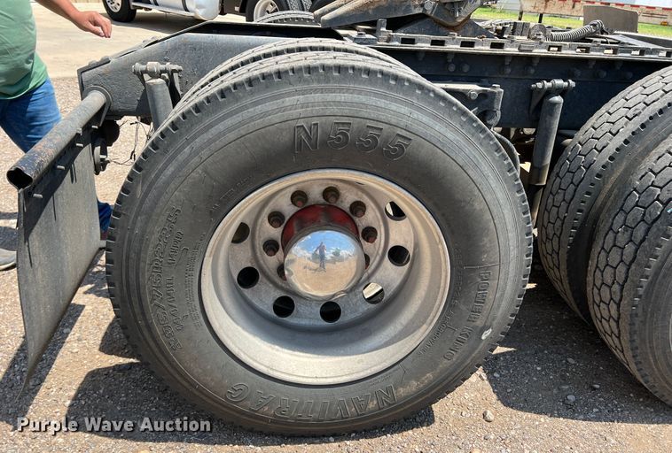 image for item DS8284 2007 Peterbilt 387  semi truck